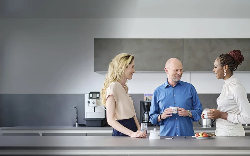 Leute unterhalten sich